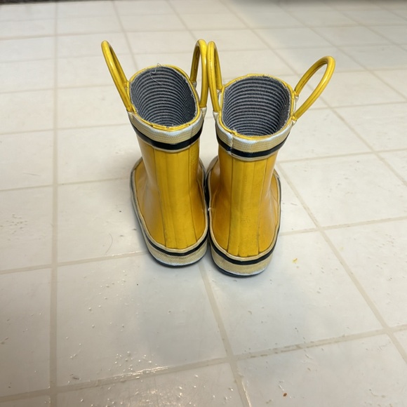 Joe Fresh Size 6 Yellow Rain Boots - Picture 4 of 5